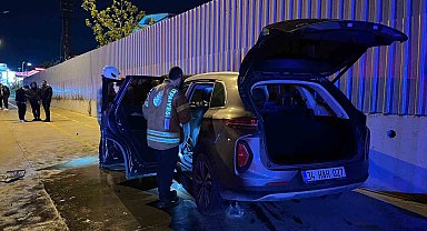 Başakşehir'de iki araç kafa kafaya çarpıştı: 5 yaralı