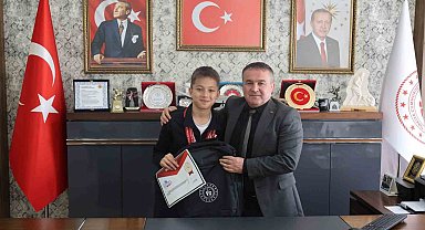 Başarılı genç sporcuyu makamında ağırladı