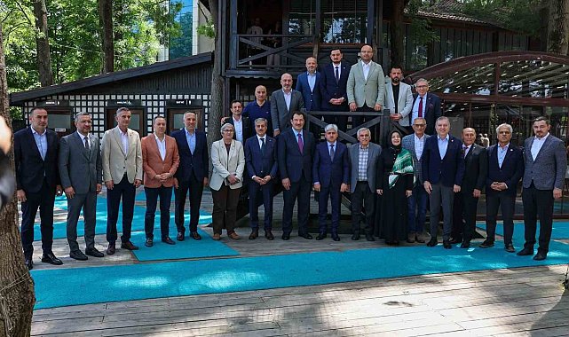 Başkan Alemdar: "Sakarya şehrin takımını hak ettiği yerlere taşıyacak güce de kabiliyete de sahiptir"