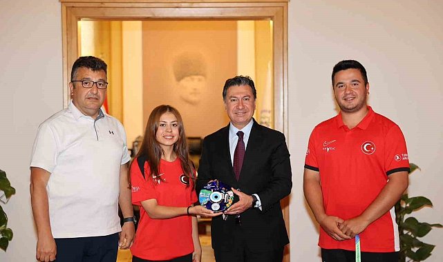 Başkan Aras, dünya rekoru kıran okçuları ağırladı