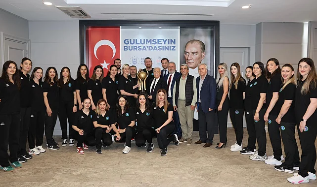 Başkan Bozbey'den şampiyon hentbol takımına övgü