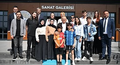 Başkan Büyükkılıç, Karma resim Sergisi'nde gençlerle buluştu