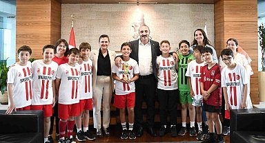 Başkan Kotan şampiyon sporcuları ağırladı