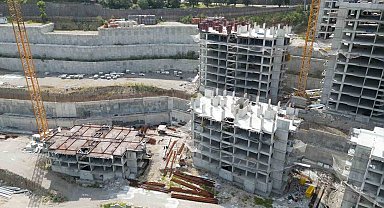 Başkan Saygılı: "Önce parasını aldığınız belediye çalışanlarının evlerini bitirin"