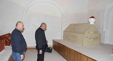 Batı Karadeniz'in fatihi Emir Karatekin Bey'in kabri asırlardır ziyaretçilerini ağırlıyor