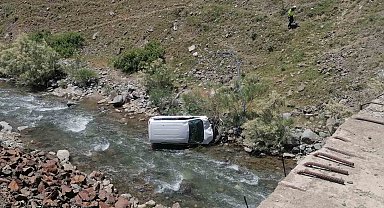 Batman'da kamyonet dereye uçtu: 1 kişi hayatını kaybetti