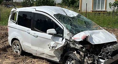 Batman'da kamyonet şarampole yuvarlandı: 2 yaralı