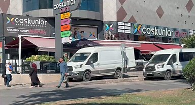 Batman'da market aracının kaldırım işgali tepki çekti