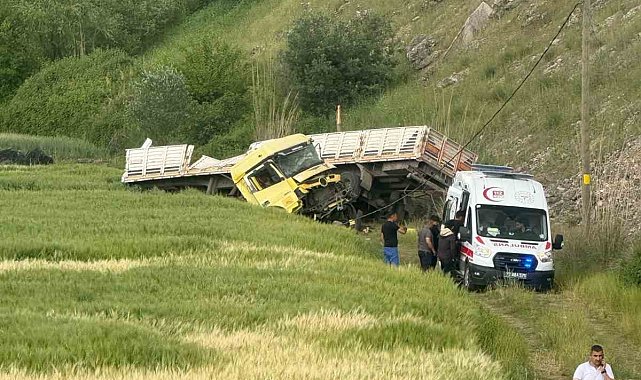 Batman'da tır şarampole yuvarlandı: 2 ağır yaralı