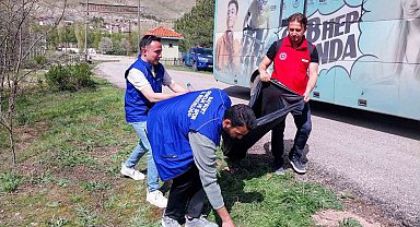 Bayburt'ta 'Orman Benim' kampanyasına destek amaçlı çevre temizliği yapıldı