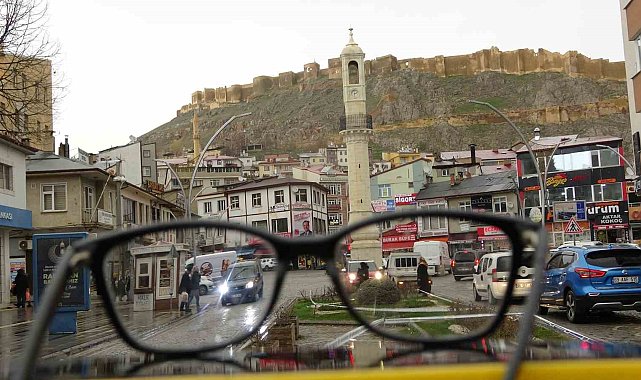 Bayburt'ta sağanak yağış etkili oluyor