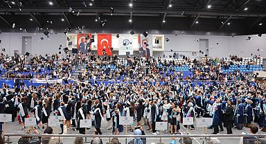 Bayburt'ta üniversite öğrencileri mezuniyet heyecanı yaşadı