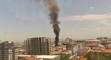 Bayrampaşa'da yangın paniği, çatıdan yükselen alevler bitişikteki binaya sıçradı