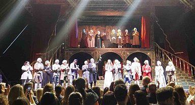 Bedia Muvahhit 'En İyi Dış Yapım Ödülü' Amadeus'un