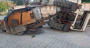 Belediyenin temizlik makinası ve traktörünü çalan hırsızlar kaza yaptı