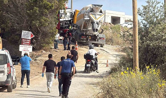 Beton mikseri ile kayan kamyonetin arasında kalan sürücü hayatını kaybetti