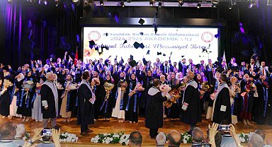 BEUN İlahiyat Fakültesi 2024-2025 akademik yılı mezunlarını geleceğe uğurladı