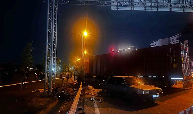 Beylikdüzü'nde kontrolden çıkan tır motosiklete çarptı: 1 ölü, 2 yaralı