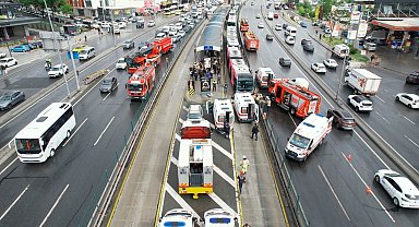 Beylikdüzü'nde metrobüs kazası: 2'si ağır 14 yaralı