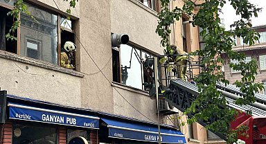 Beyoğlu'nda 6 katlı binada yangın paniği: Mahsur kalan 2 kişi kurtarıldı