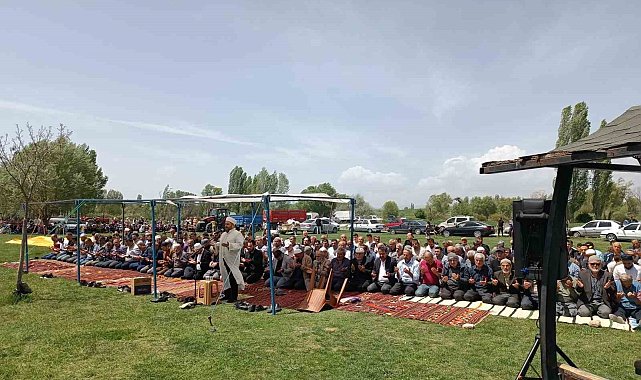 Beyşehir'de çiftçiler yağmur duasına çıktı