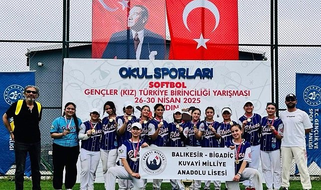 Bigadiç'li kızlar Softbol'da Türkiye şampiyonu