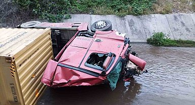 Bilecik'te dereye uçan tır sürücüsü hayatını kaybetti