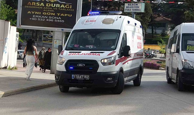Bilecik'te motosikletin çarptığı yaya hastaneye kaldırıldı