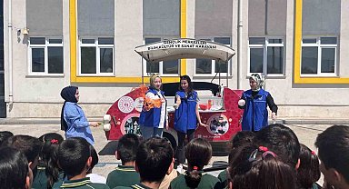 Bilim karavanında deney yaptılar