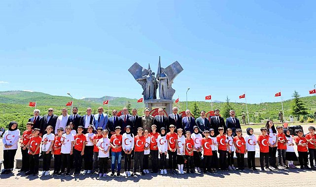 Bingöl'de PKK'lı teröristler tarafından şehit edilen 33 er anıldı