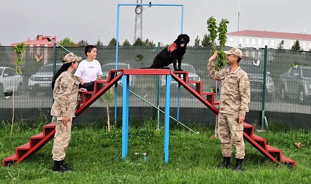 Bingöl'de şehit çocuğu jandarmada unutulmaz bir gün geçirdi