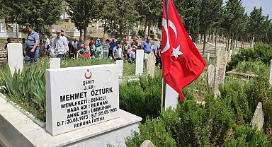 Bingöl'de şehit edilen 33 askerden birisi olan Denizlili er mezarı başında anıldı