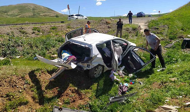 Bingöl'de trafik kazası: Baba öldü, eşi ve çocuğu yaralandı