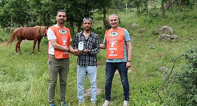 Bingöllü çobandan yürek ısıtan davranış