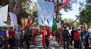 Binlerce kişi geldi: Geleneksel Türkmen Şöleni coşkulu geçti