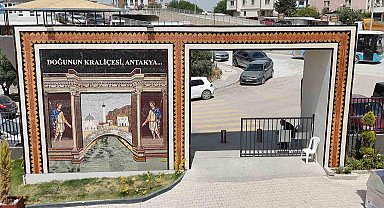 Binlerce mozaik taşını 140 günde ilmik ilmik işleyerek Doğu'nun Kraliçesi Antakya'yı ortaya çıkardı