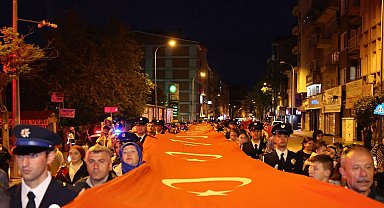 Bir kilometrelik Türk bayrağıyla 19 Mayıs coşkusu