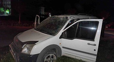 Bir kişinin yaralandığı kazada kaçan araç sürücüsünü polis yakaladı