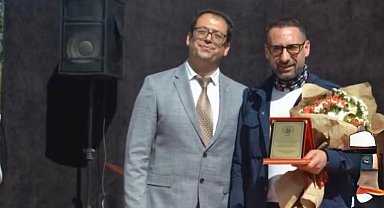 Bir zamanlar tuğla taşıdığı okula, bağışta bulundu