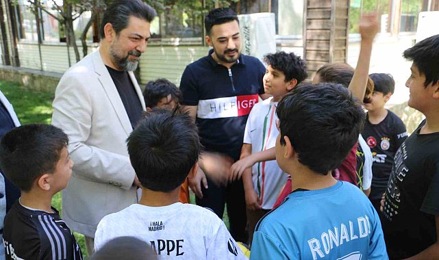 Birçok ilden büyük Bağlar ilçesinin sorunları yerinde dinlenip çalışmalar yapılıyor