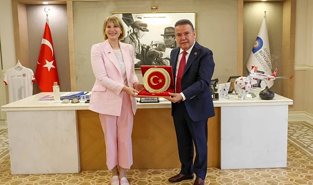 Birleşik Krallık Türkiye Büyükelçisi Başkan Muhittin Böcek'i ziyaret etti