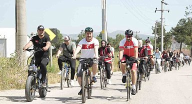 Bisiklet tutkunları doğa ve çevre için pedal çevirdi