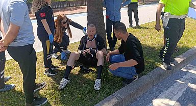 Bisiklet yoluna park eden otomobile bisiklet çarptı, Norveçli turist yaralandı