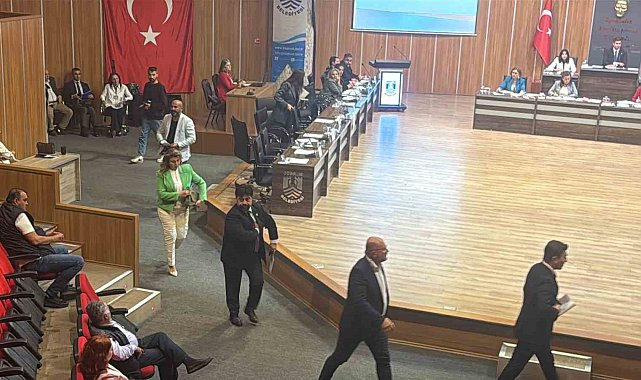 Bodrum'da meclis üyeleri kendilerine söz verilmediğini idda ederek salonu terk etti