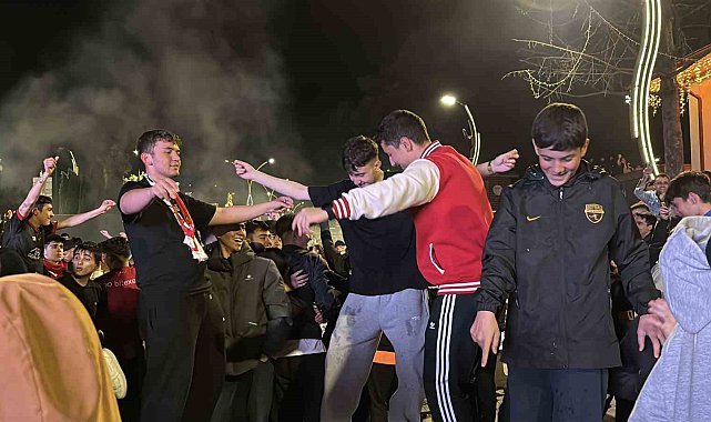 Bolu'da oyun havalarıyla play-off galibiyeti kutlandı