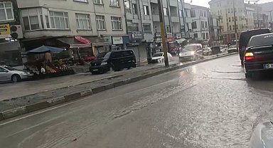 Boyabat'ta sağanak yağış seli beraberinde getirdi