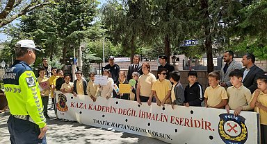 Bozkır'da ilkokul öğrencilerine trafik eğitimi
