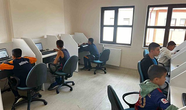 Bozüyük Çocuk Evleri Sitesi'nde 'Bilgisayar sınıfı' kazandırıldı