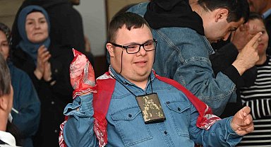 Bozüyük'te engelli gençlere asker kınası yakıldı