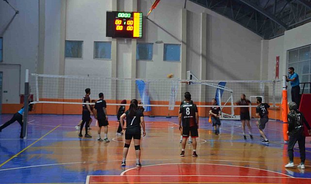 Bulanık'ta 'Voleybol Turnuvası' sona erdi